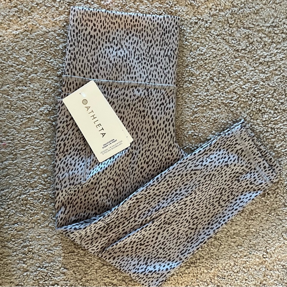 *NWT* Athleta Women’s Salutation Stash 7/8 tight in Shanti Animal Purple size MP - Picture 4 of 7